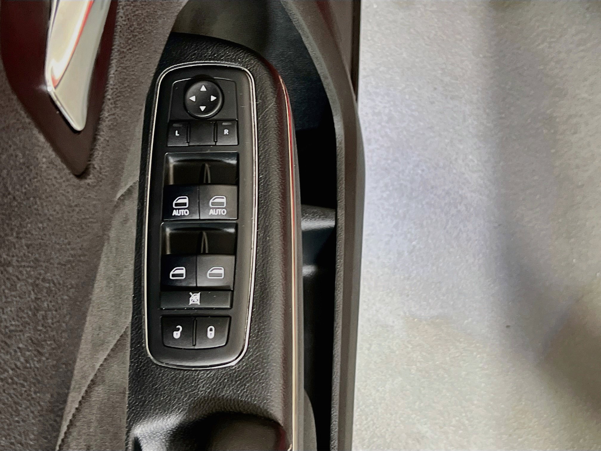 Used 2018 Dodge Charger SRT Hellcat w/ Harman/Kardon Audio Group RWD image 18