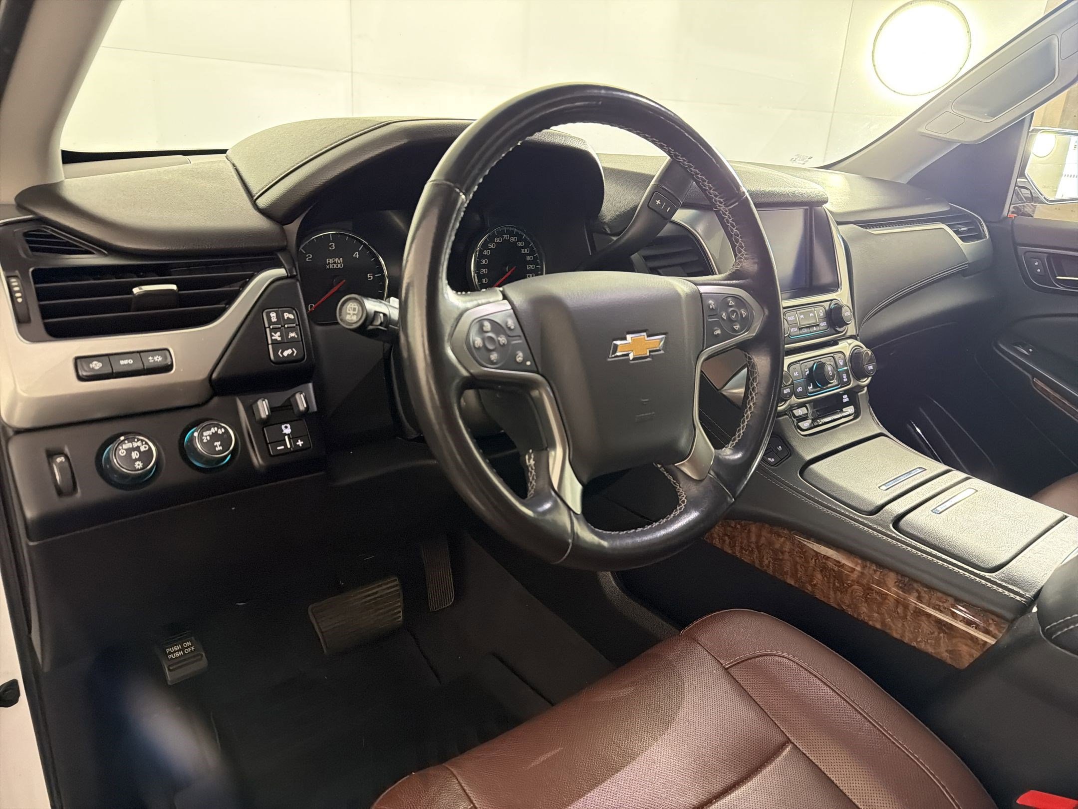 Used 2019 Chevrolet Suburban Premier w/ Premier Plus Edition AWD/4WD image 4
