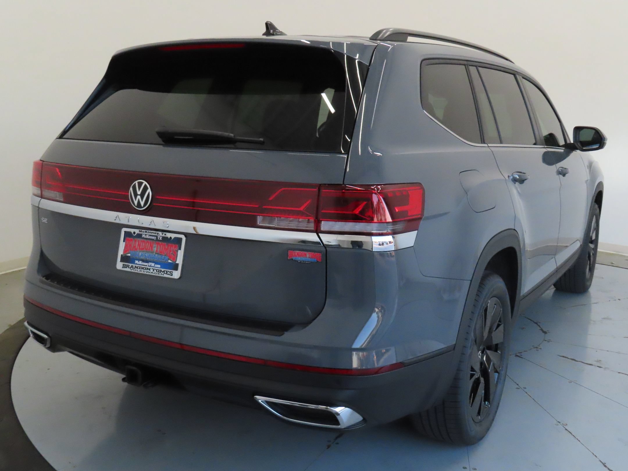 Certified 2026 Volkswagen Atlas SE FWD image 3