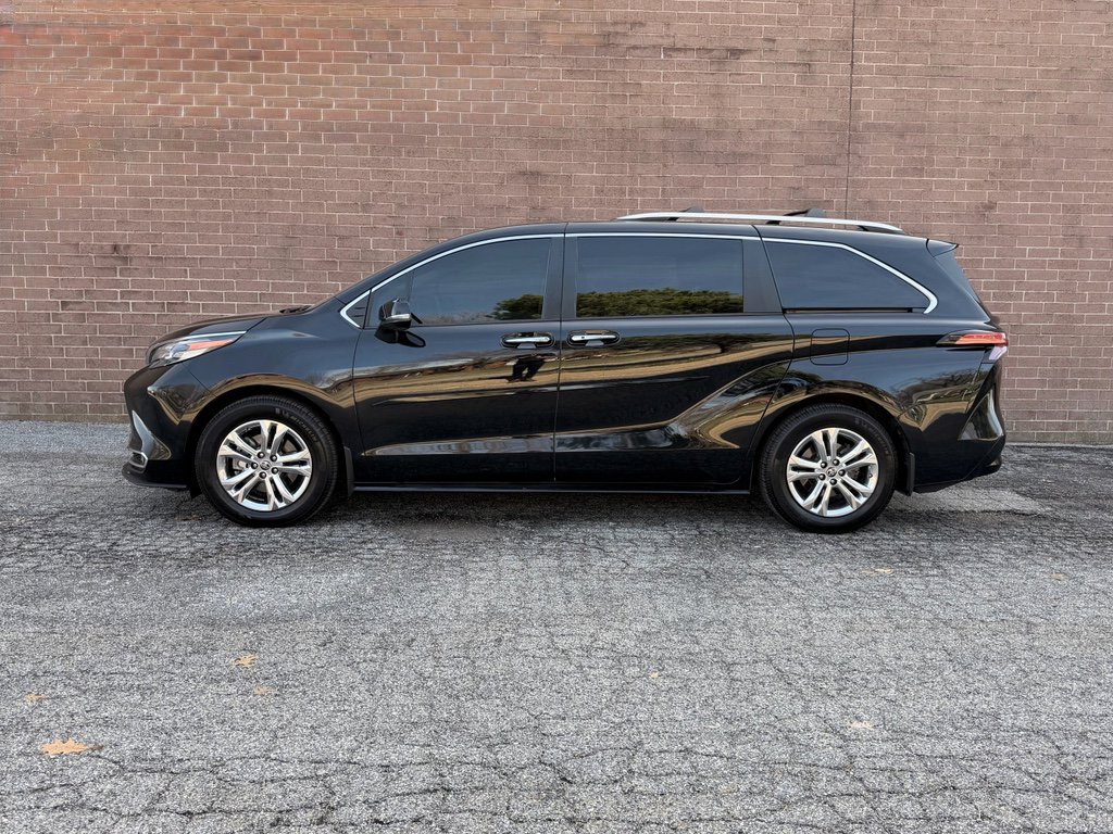 Used 2022 Toyota Sienna Platinum w/ Protection Package (TMS) image 2