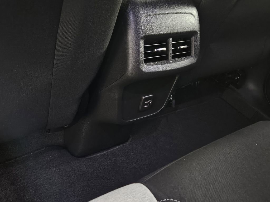 Used 2023 Chevrolet Equinox LT image 26