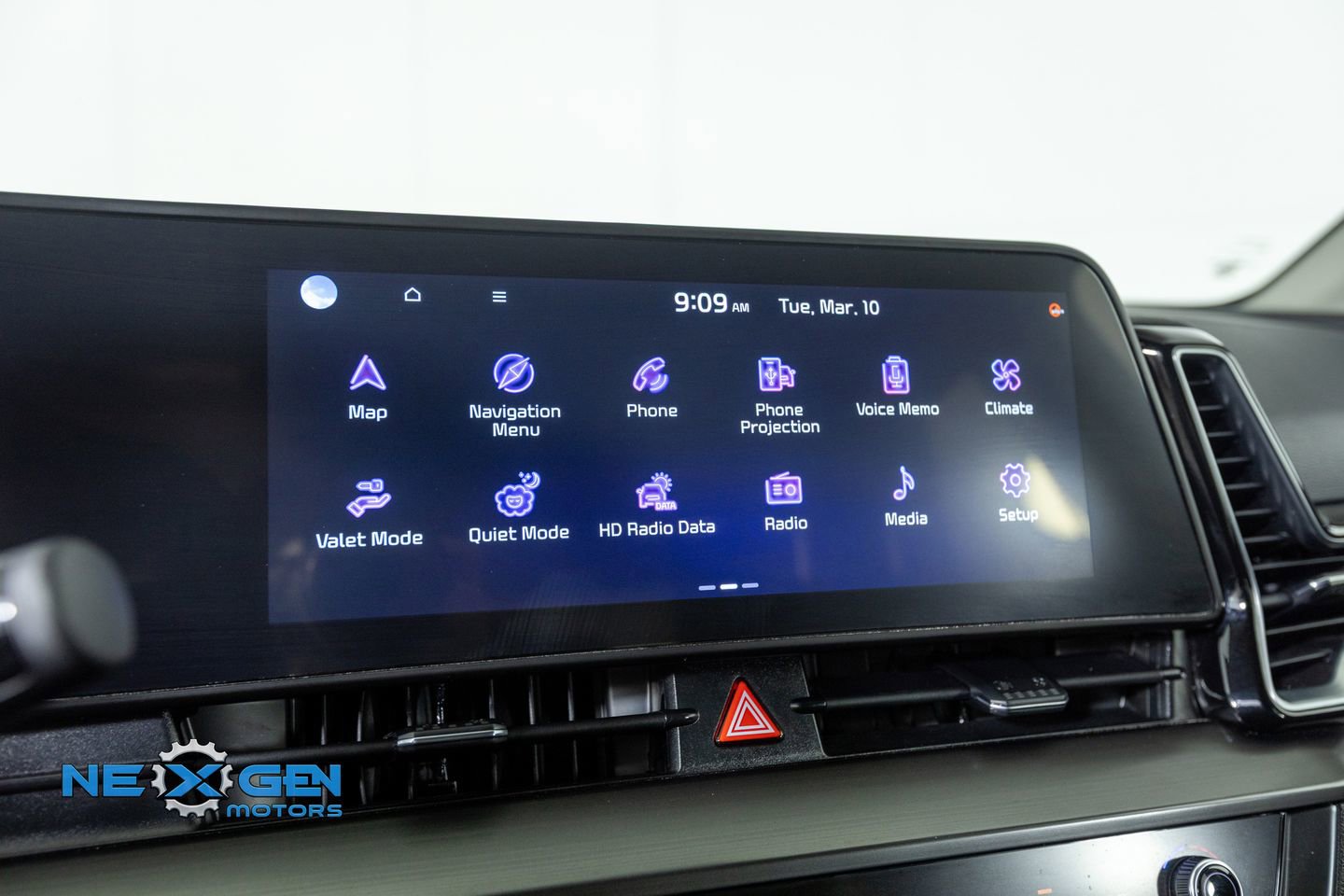 Used 2024 Kia Sportage EX image 18