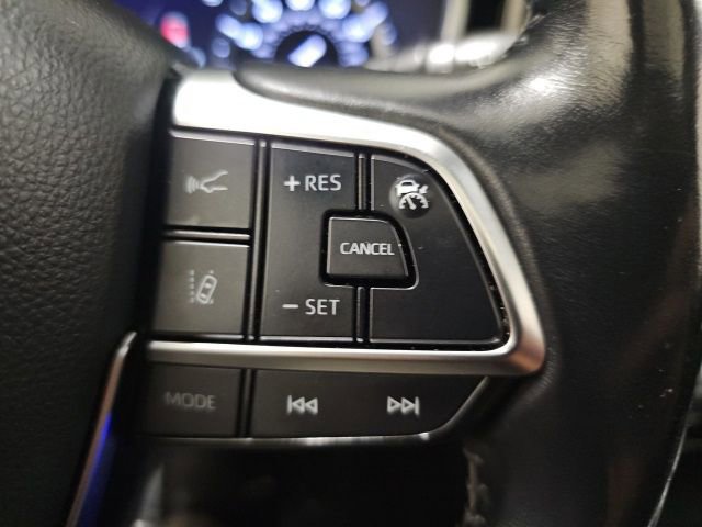 Used 2020 Toyota Highlander XLE image 21