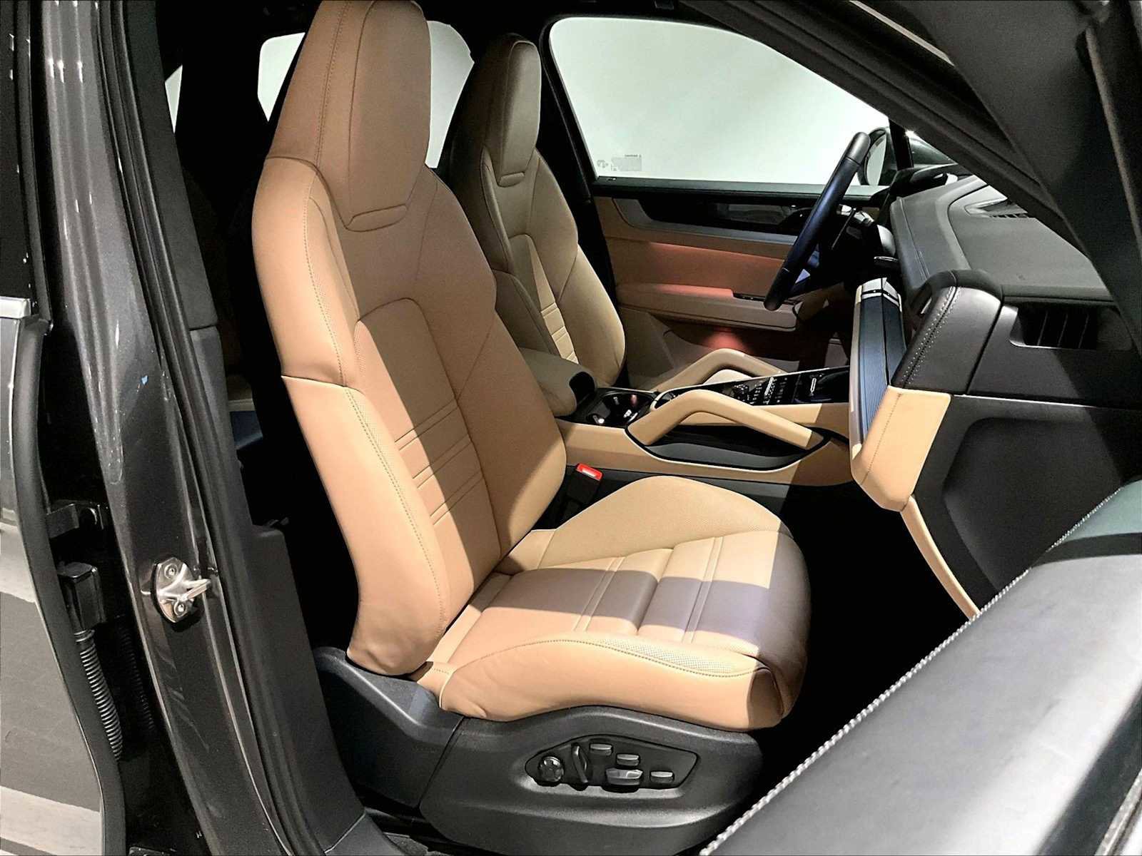 Used 2025 Porsche Cayenne S image 22