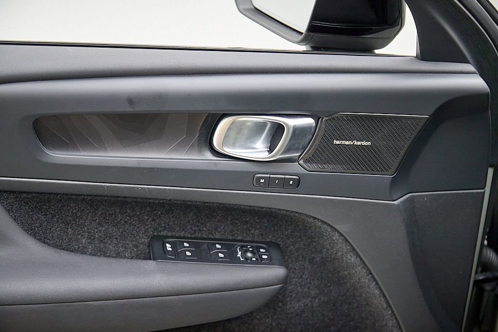 Certified 2023 Volvo XC40 Recharge Ultimate image 12