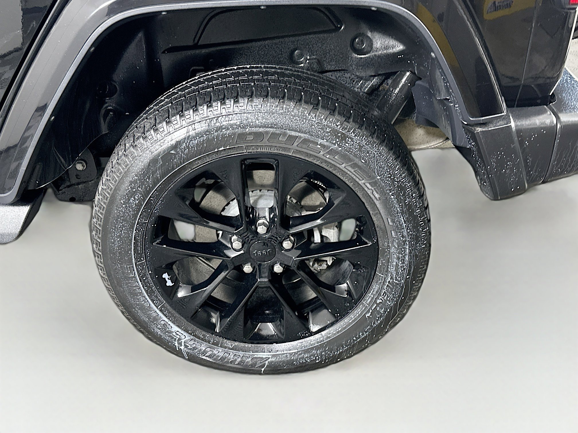 Used 2021 Jeep Wrangler Sahara w/ Cold Weather Group image 11