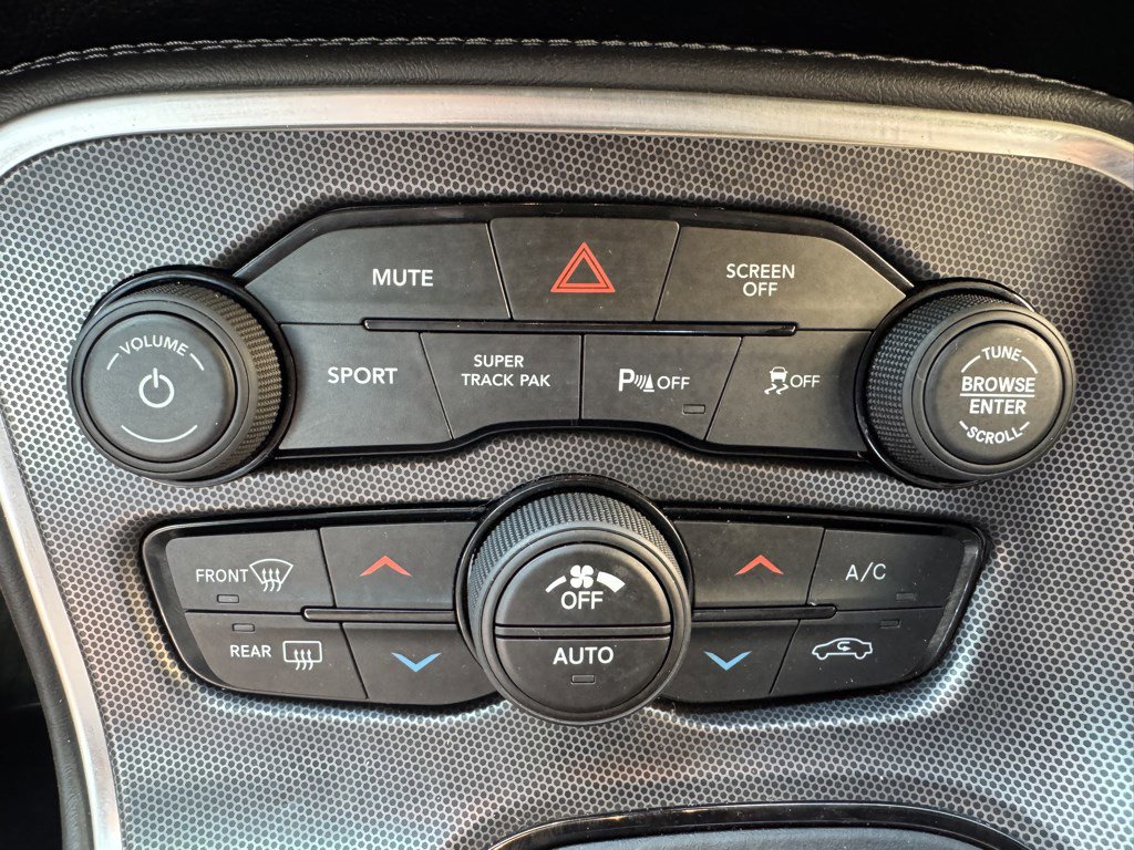 Used 2018 Dodge Challenger R/T Scat Pack w/ Leather Interior Group RWD image 12
