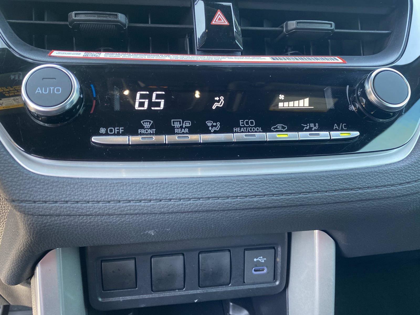 Used 2024 Toyota Corolla Cross SE image 28