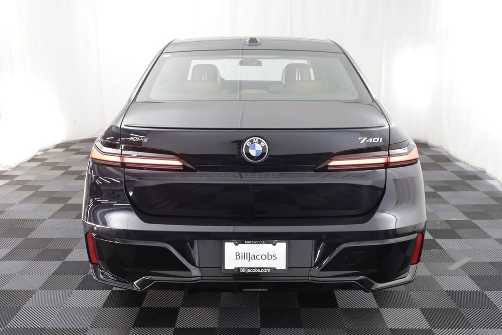 Certified 2025 BMW 740i xDrive w/ Premium Package AWD/4WD image 18