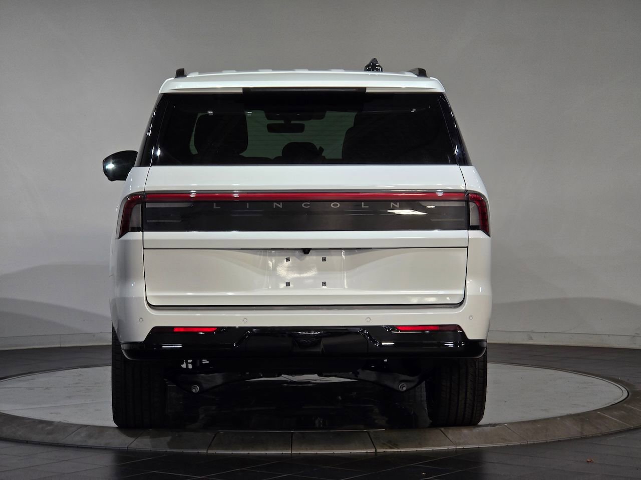 New 2025 Lincoln Navigator L Reserve w/ Jet Appearance Package image 8