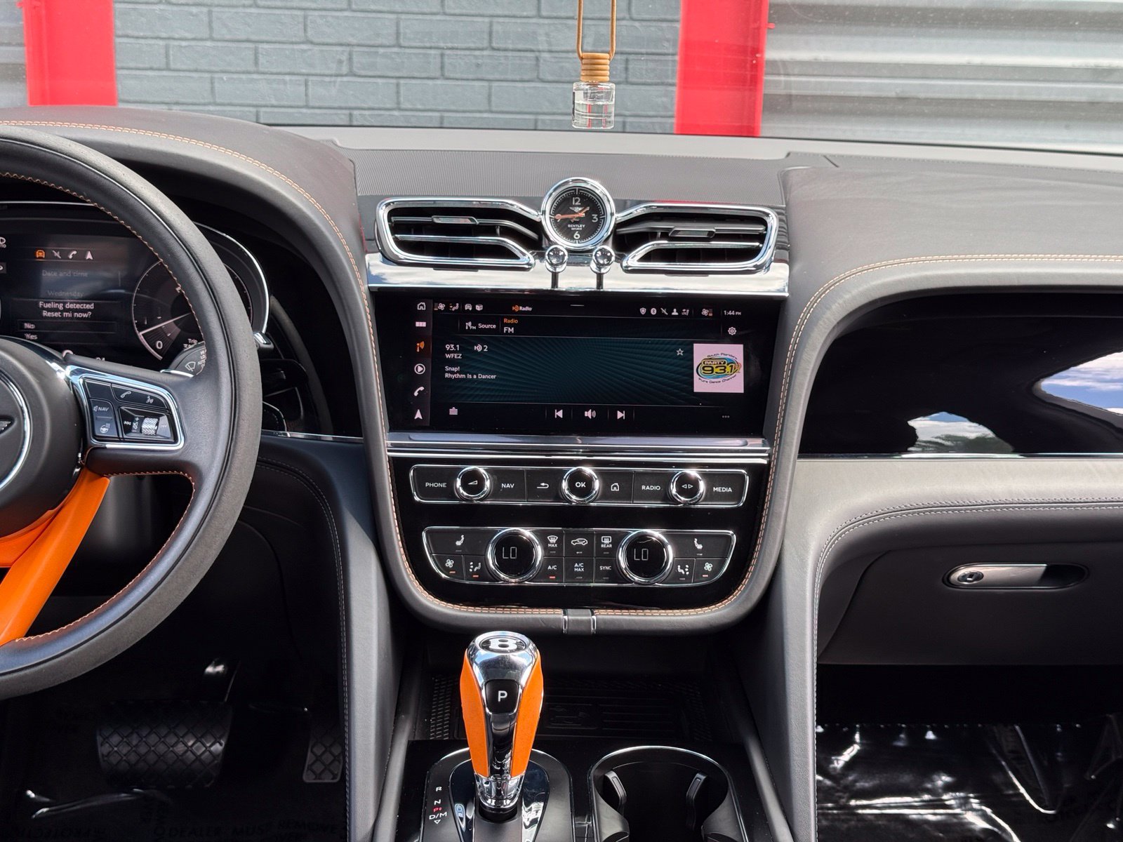 Used 2023 Bentley Bentayga AWD/4WD image 42