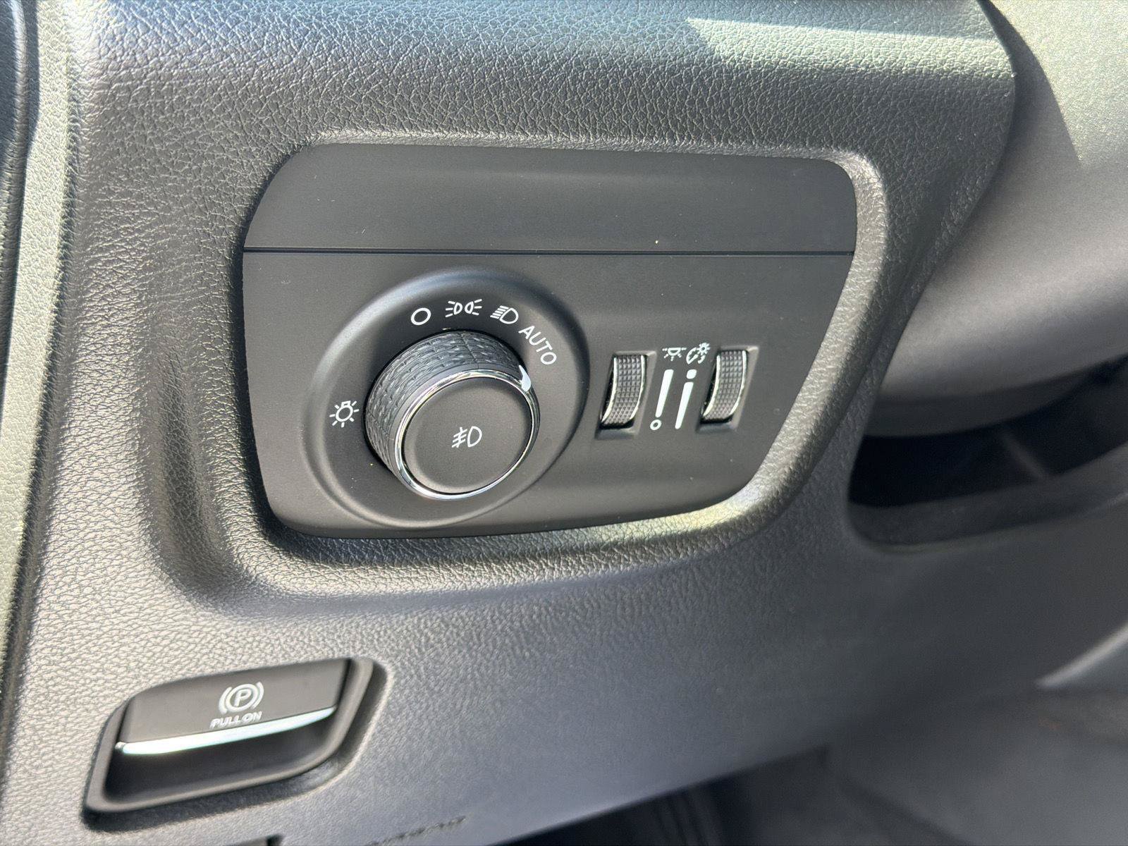 Used 2024 Jeep Grand Cherokee Limited w/ Luxury Tech Group II AWD/4WD image 18