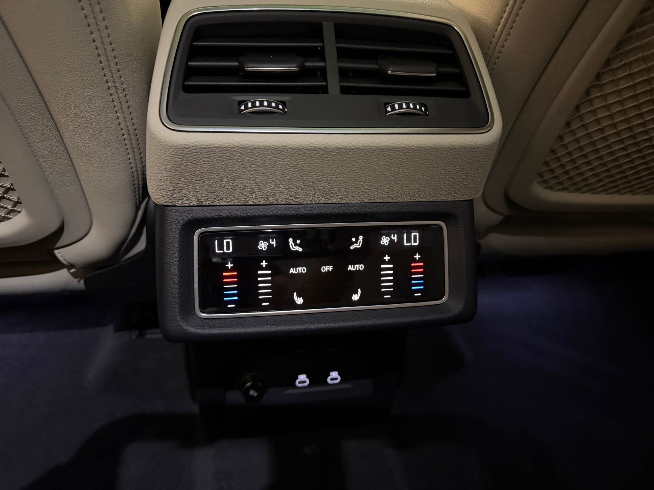 Used 2024 Audi Q8 e-tron Premium Plus w/ Premium Plus Package image 25