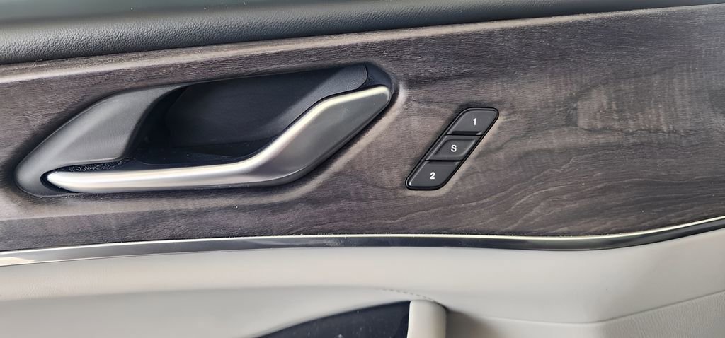 Used 2023 Jeep Grand Cherokee L Overland w/ Rear Seat Video Group I AWD/4WD image 14