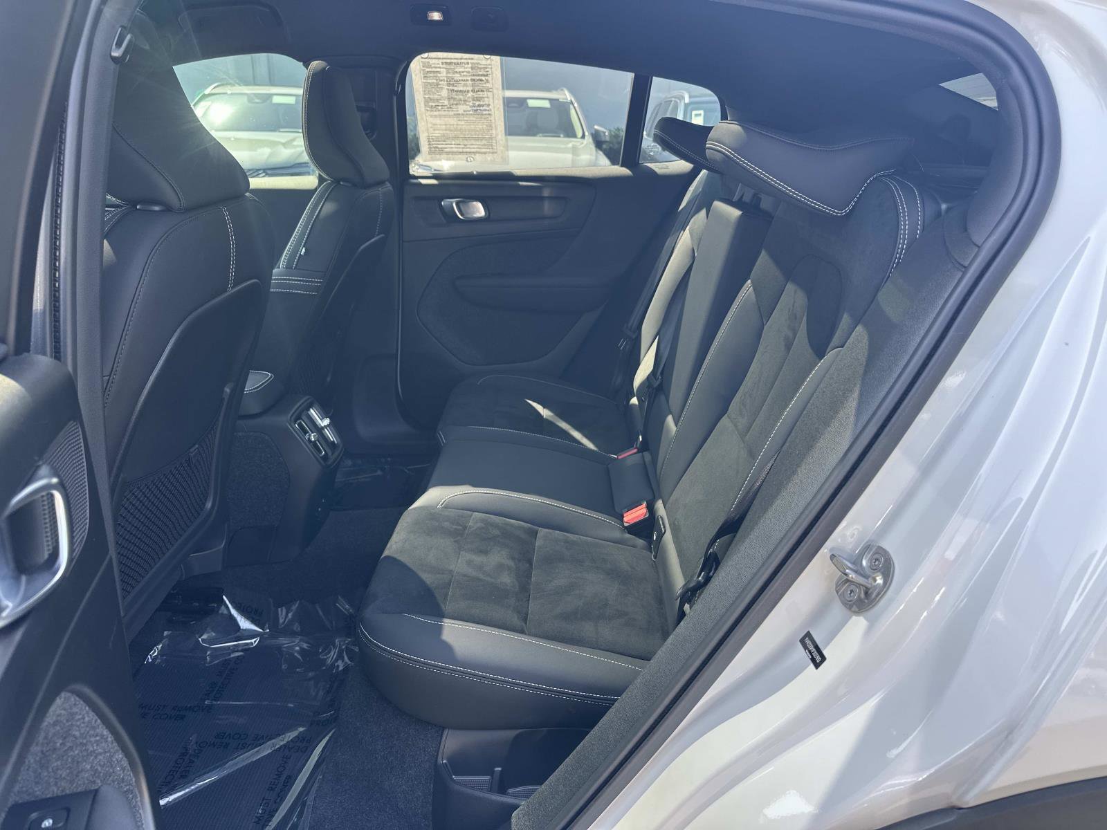 Certified 2023 Volvo C40 P8 Recharge Ultimate w/ Protection Package Premier image 21