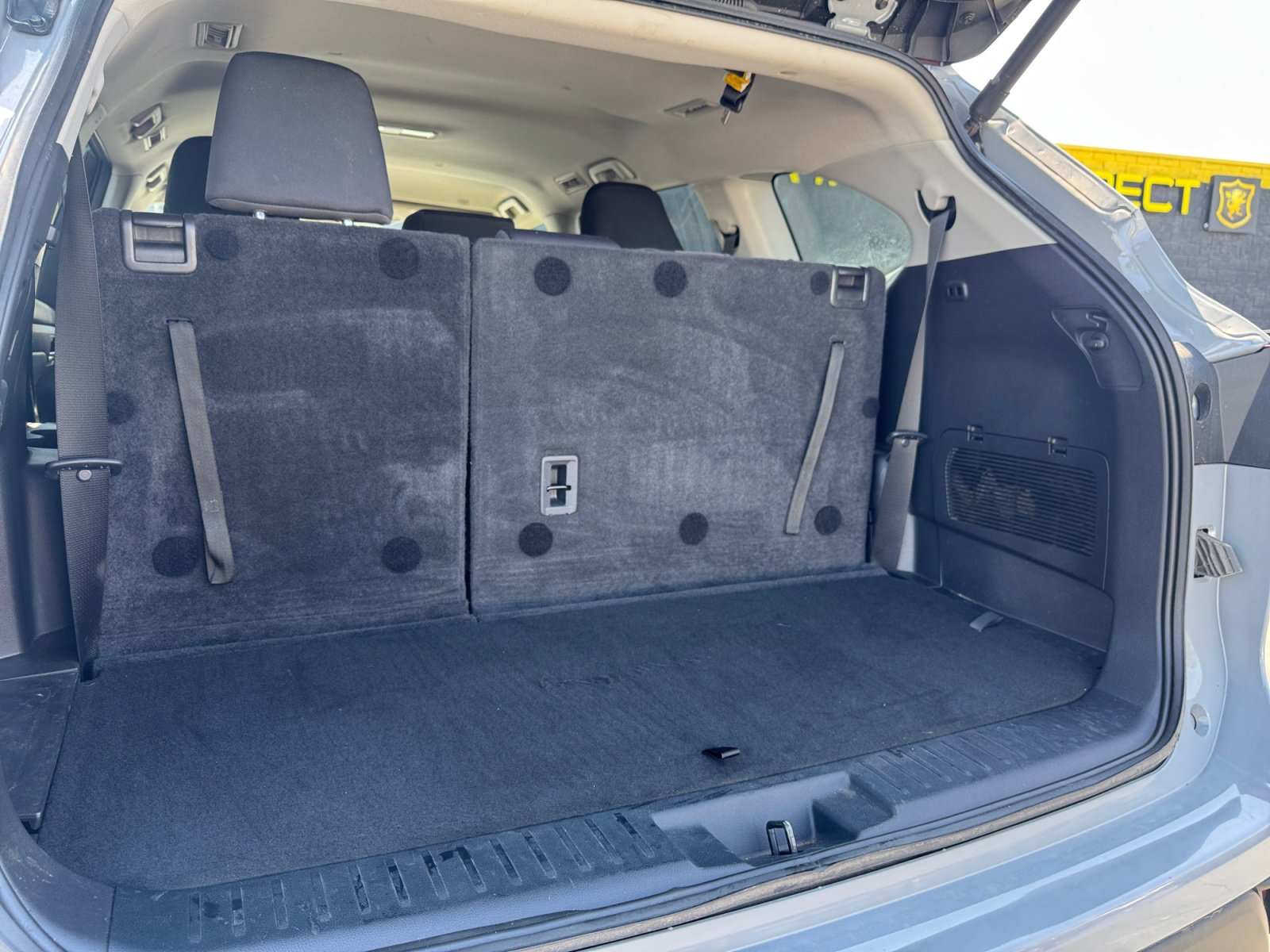 Used 2024 Toyota Highlander LE FWD image 23