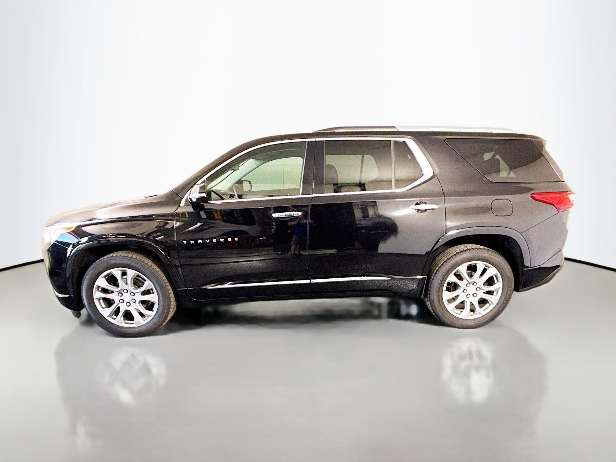 Used 2018 Chevrolet Traverse Premier w/ Driver Confidence II Package FWD image 6