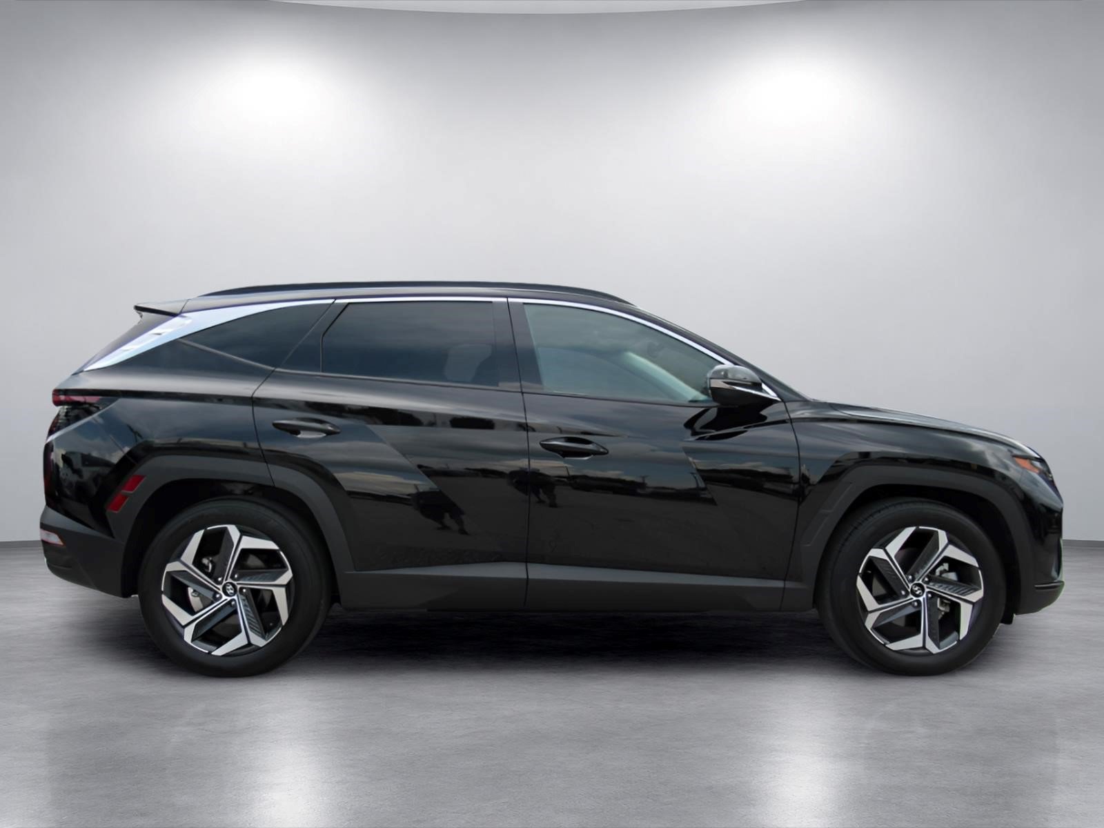 Used 2024 Hyundai Tucson Limited FWD image 2