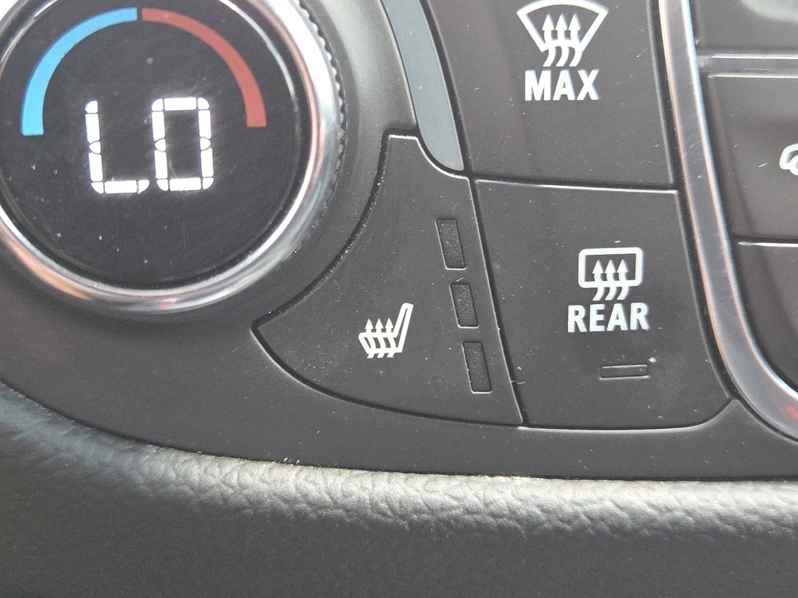 Used 2024 Chevrolet Equinox LT FWD image 5