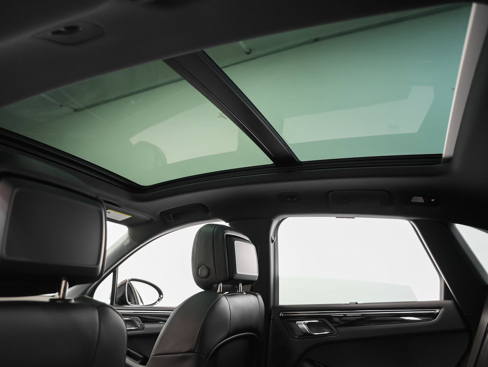 Certified 2026 Porsche Macan image 47