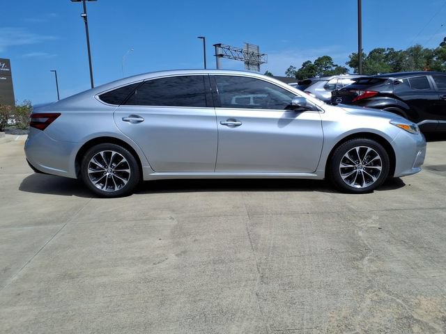 Used 2018 Toyota Avalon XLE Premium FWD image 2