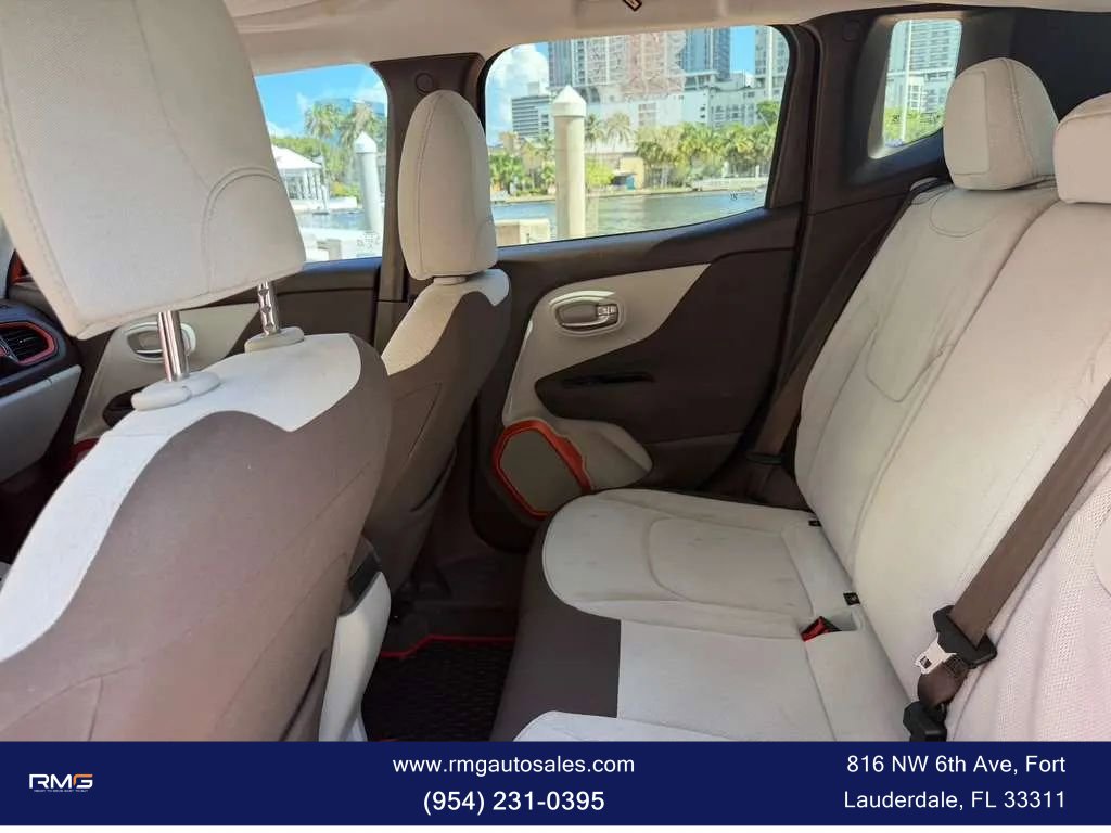 Used 2015 Jeep Renegade Latitude image 16