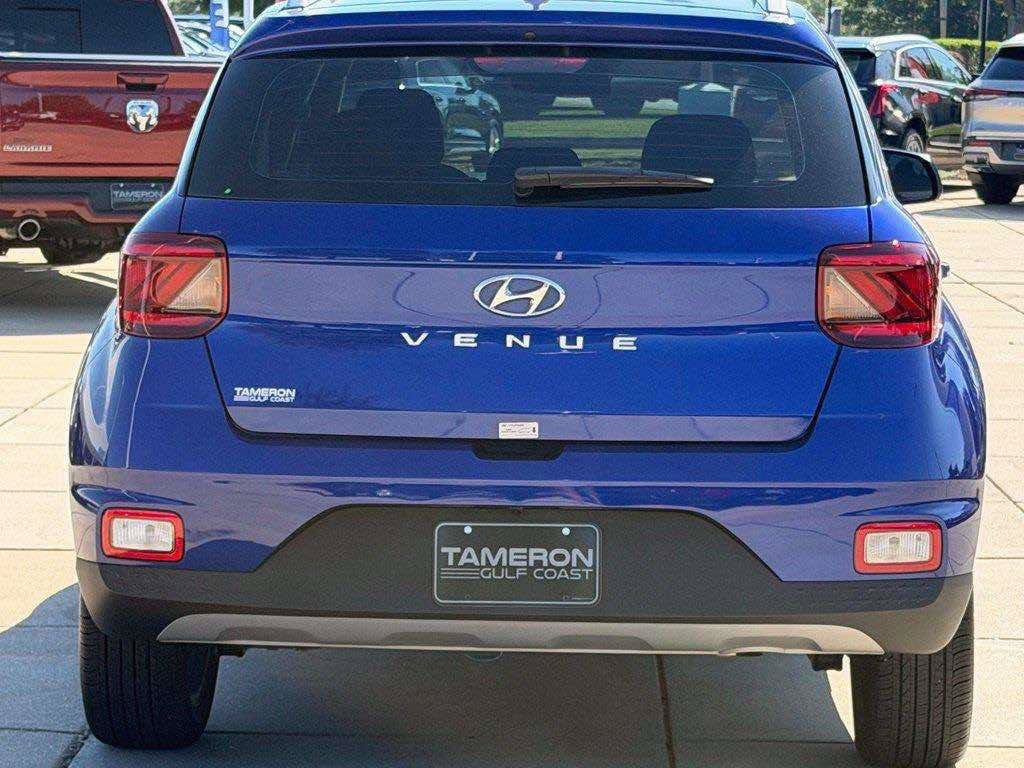Used 2025 Hyundai Venue SEL FWD image 3