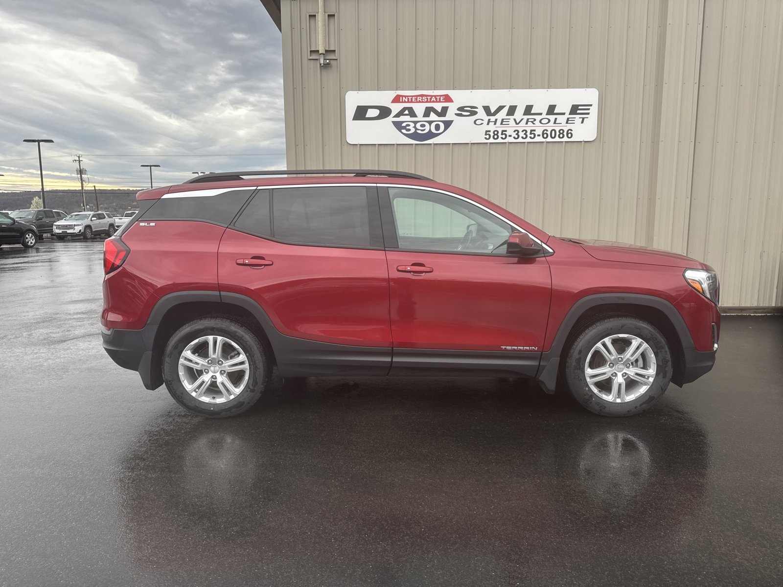 Used 2019 GMC Terrain SLE w/ Driver Convenience Package image 2