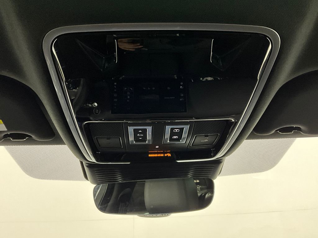 Used 2026 Land Rover Range Rover Velar S AWD/4WD image 13