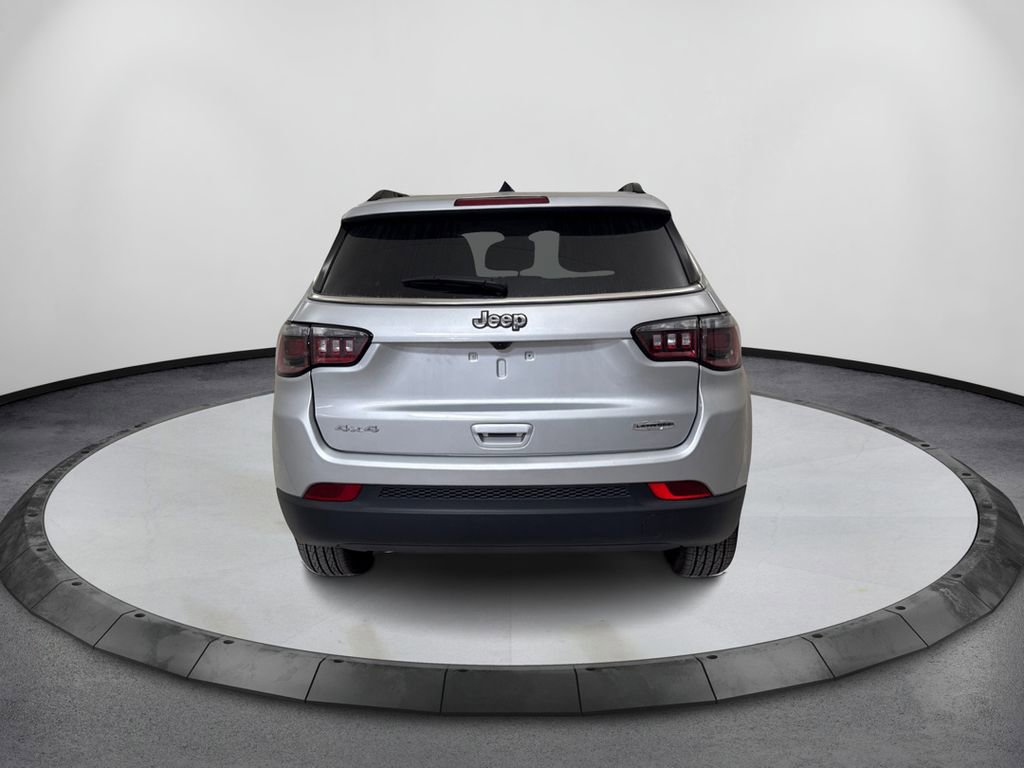 Used 2025 Jeep Compass Latitude image 6