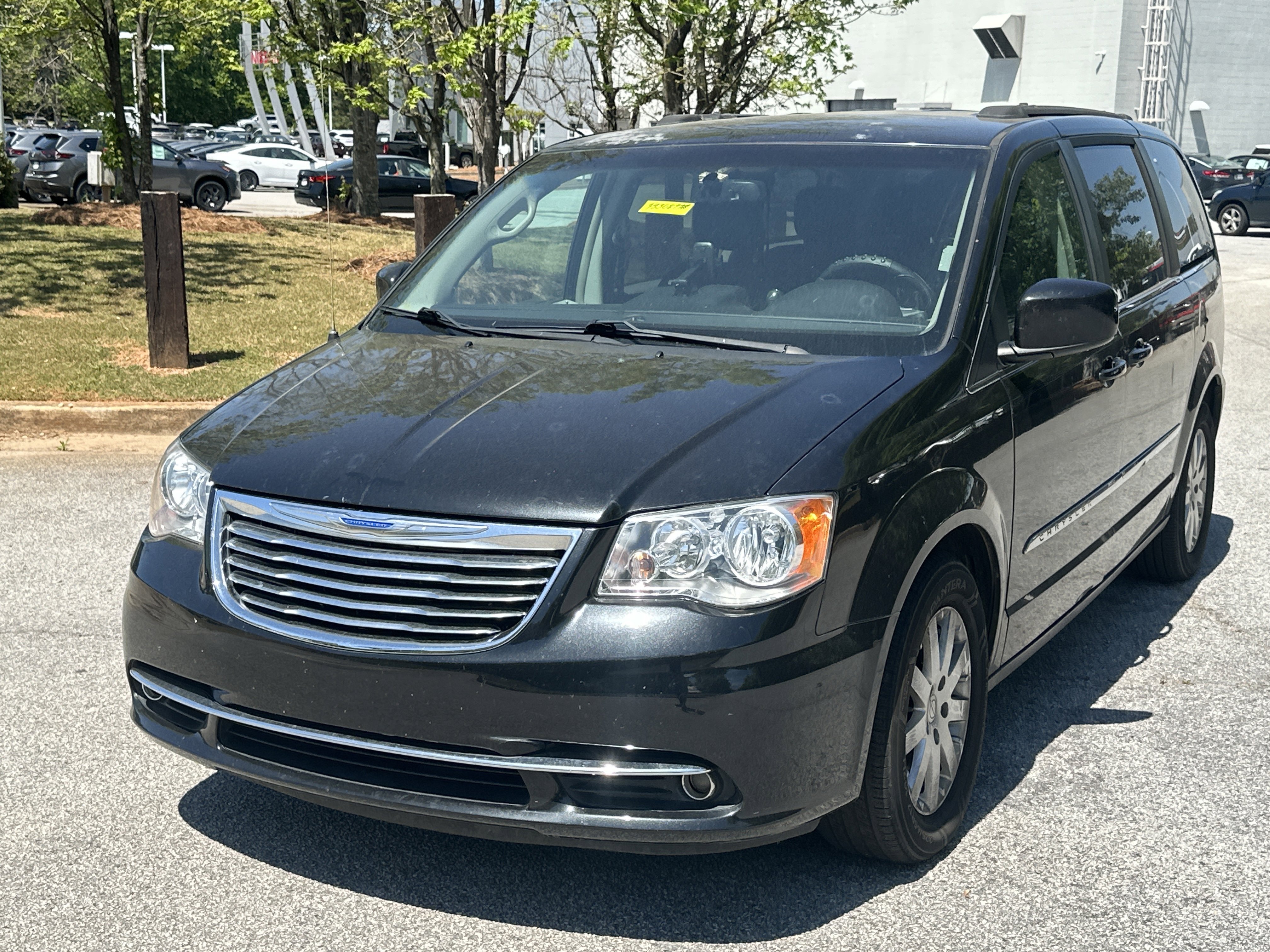 Used 2013 Chrysler Town & Country Touring image 1
