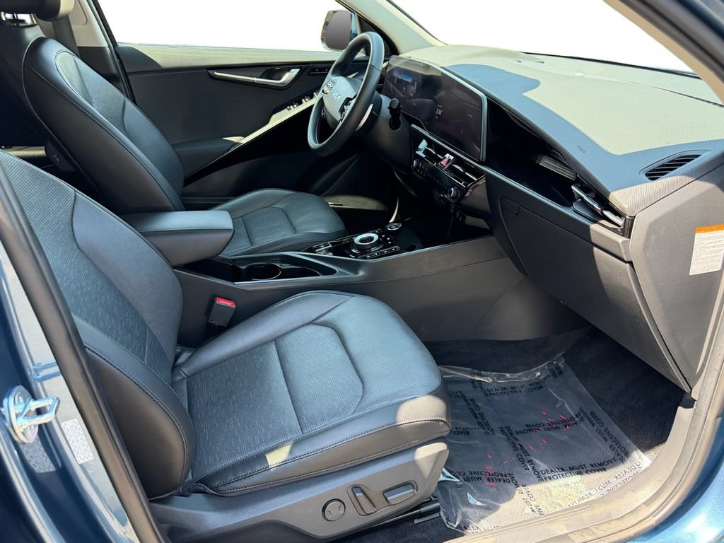 Certified 2023 Kia Niro Wave w/ Wave Preserve Package FWD image 8