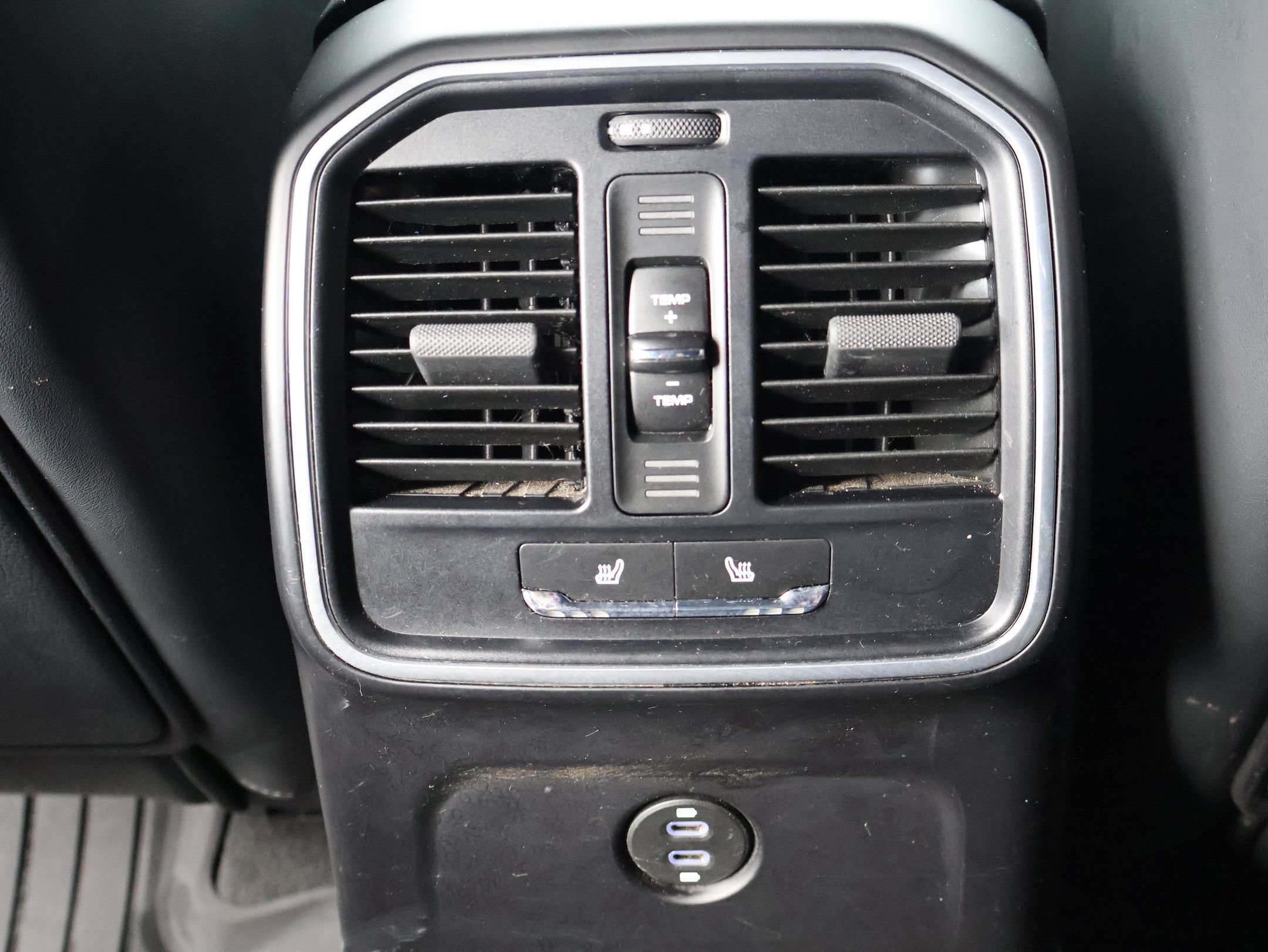 Used 2023 Porsche Macan AWD/4WD image 25