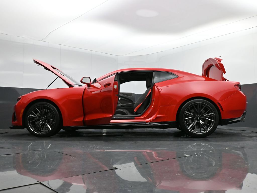 Used 2017 Chevrolet Camaro ZL1 image 36