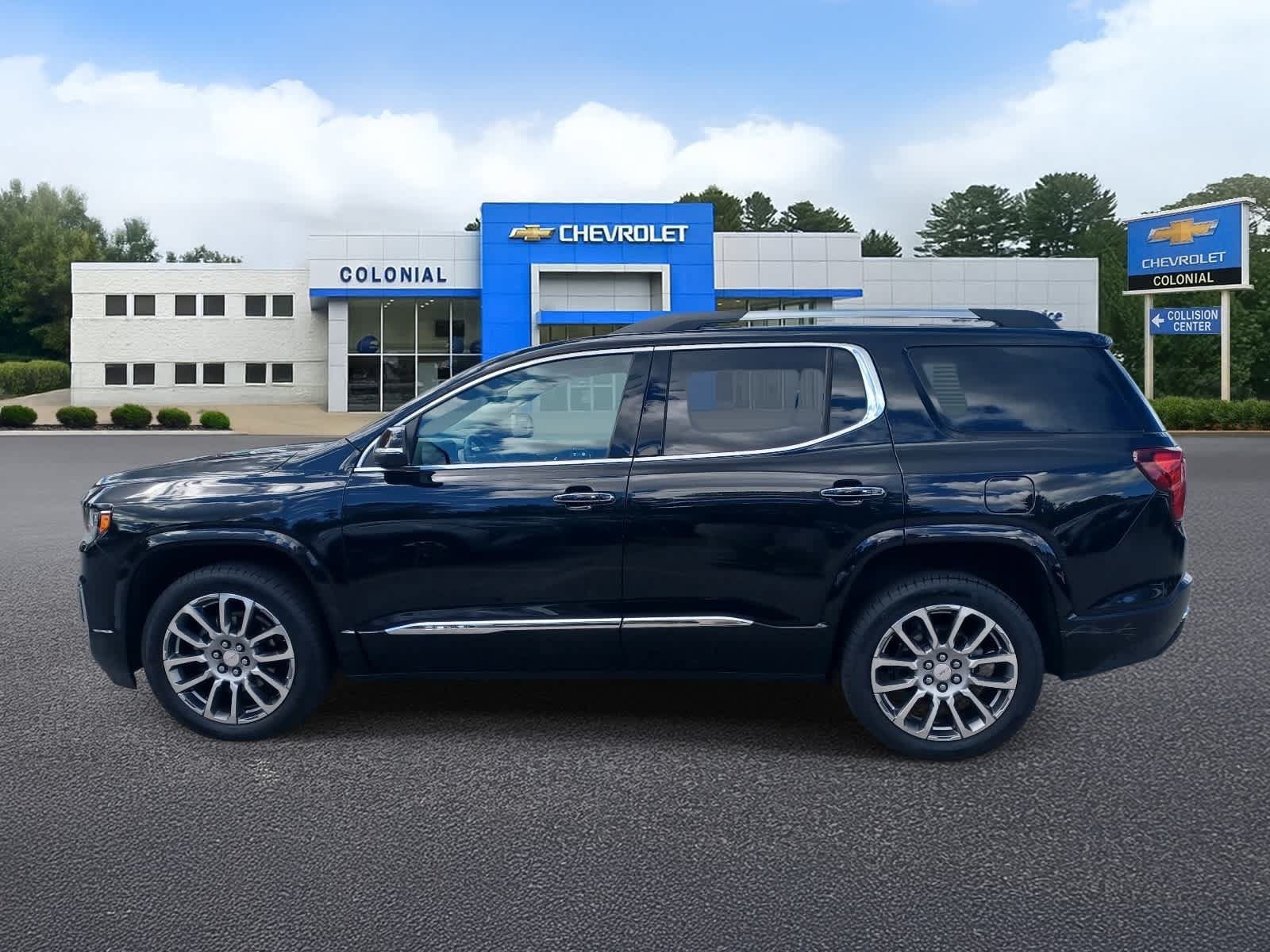 Used 2023 GMC Acadia Denali w/ Denali Technology Package AWD/4WD image 6