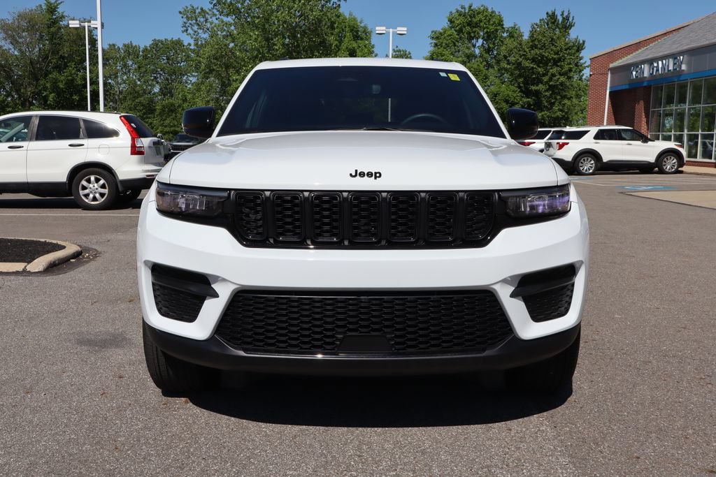 Used 2024 Jeep Grand Cherokee Altitude AWD/4WD image 6
