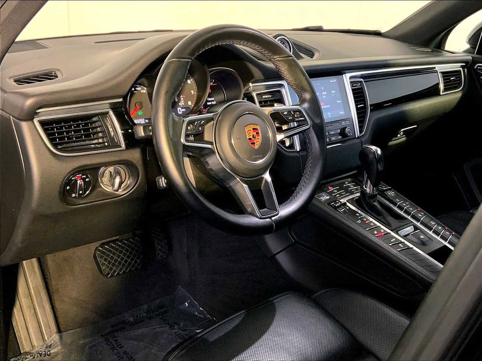 Certified 2018 Porsche Macan AWD/4WD image 4