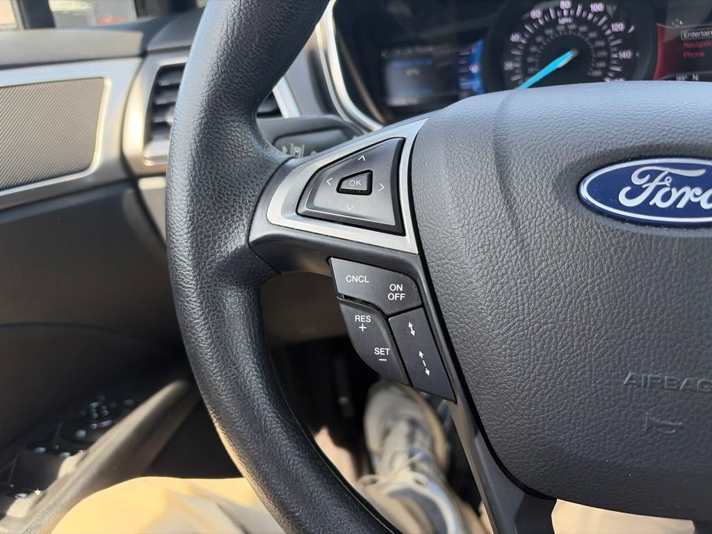 Used 2020 Ford Fusion SE FWD image 17