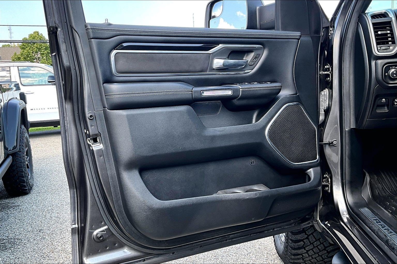 Used 2021 RAM 1500 Laramie w/ Sport Appearance Package AWD/4WD image 19
