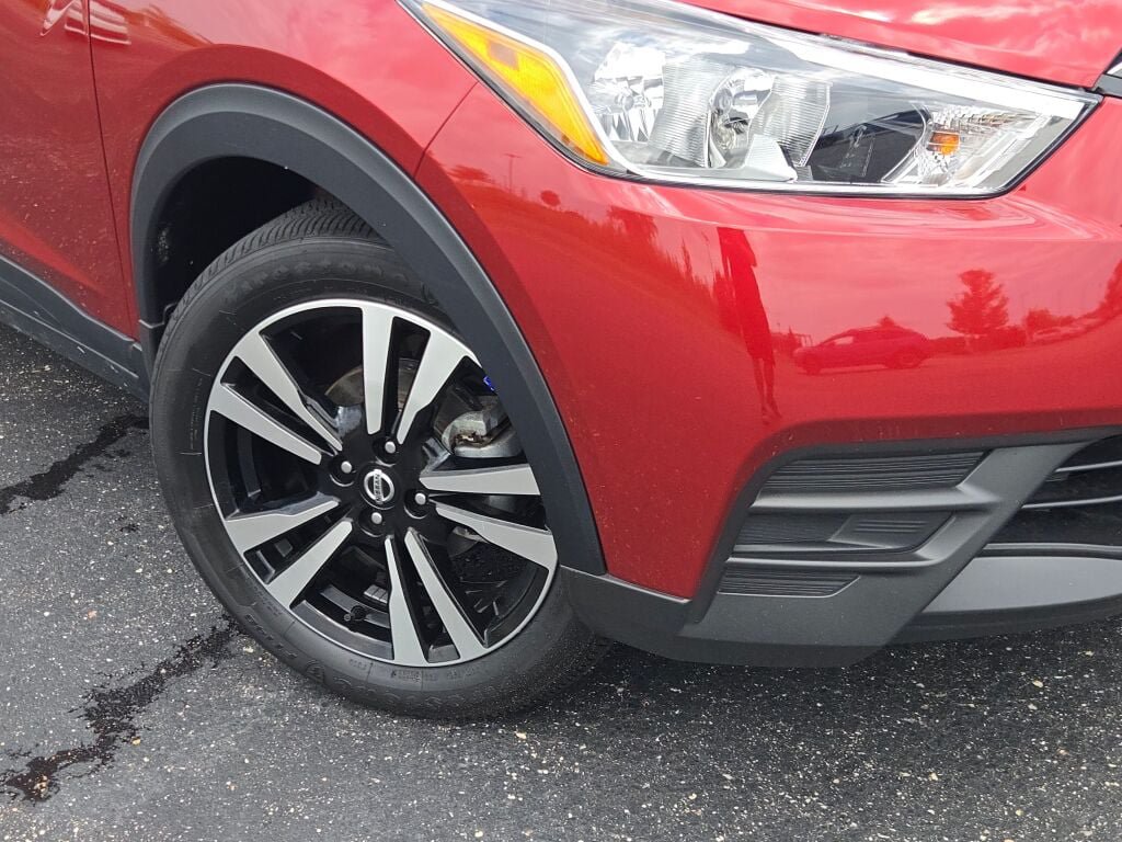 Used 2020 Nissan Kicks SV FWD image 3