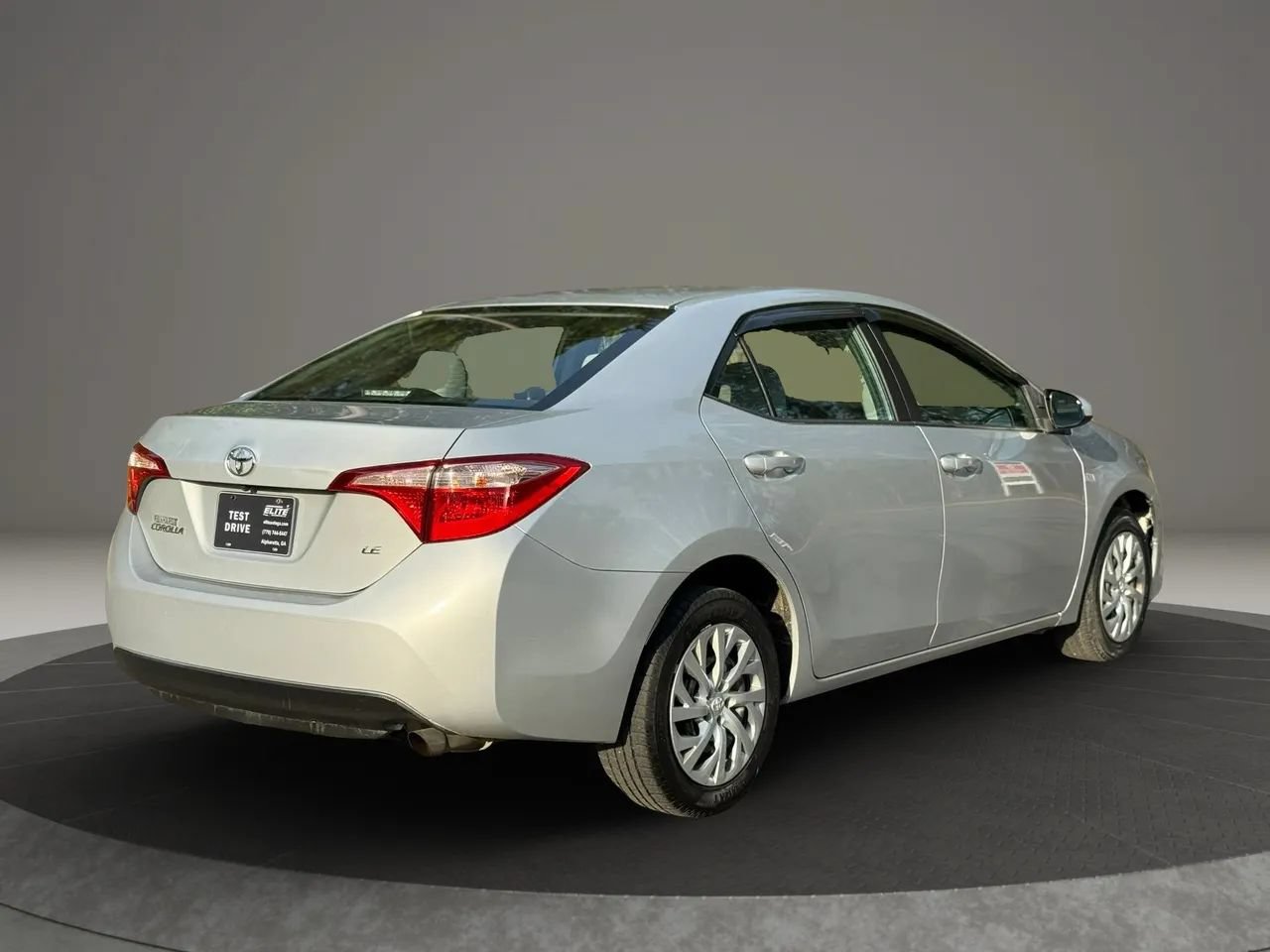 Used 2018 Toyota Corolla LE FWD image 6