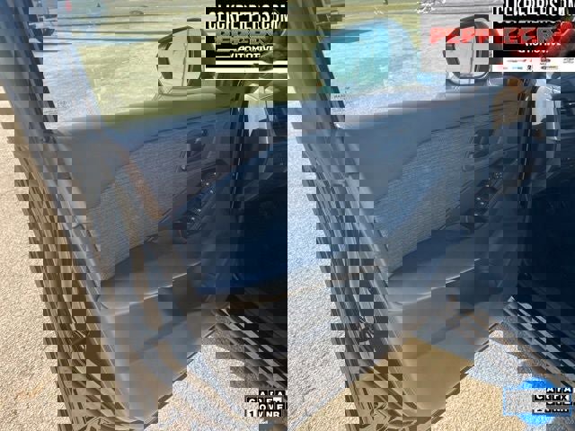 Used 2023 Nissan Rogue S image 10