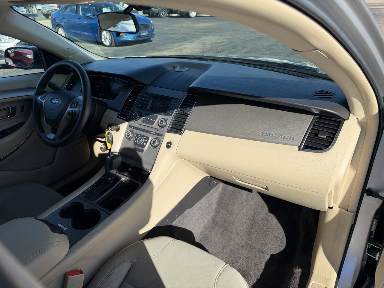 Used 2018 Ford Taurus SE FWD image 26