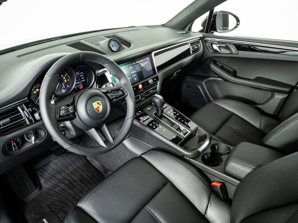 New 2026 Porsche Macan AWD/4WD image 4