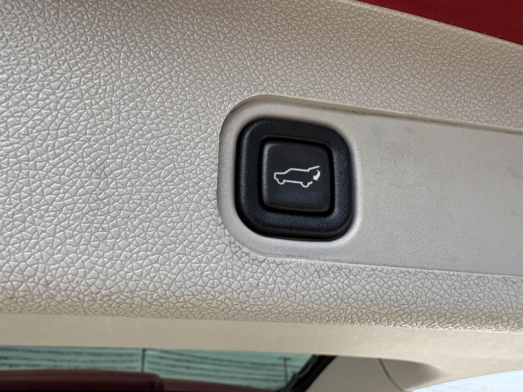 Used 2013 Chevrolet Tahoe LTZ image 16