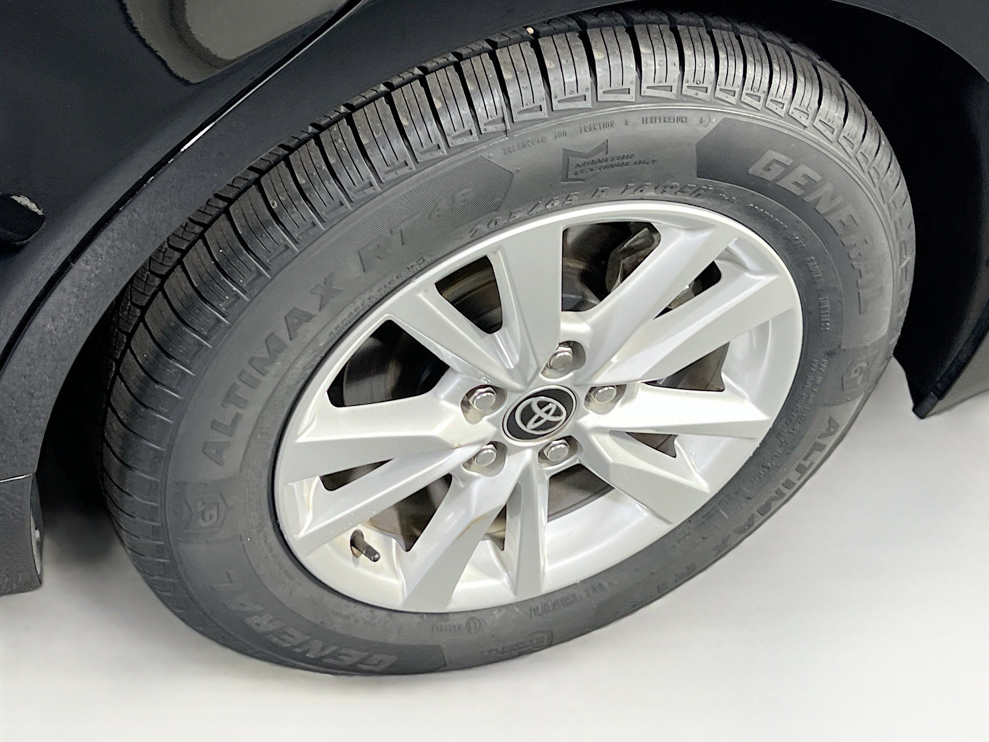 Used 2025 Toyota Camry LE w/ Convenience Package image 28