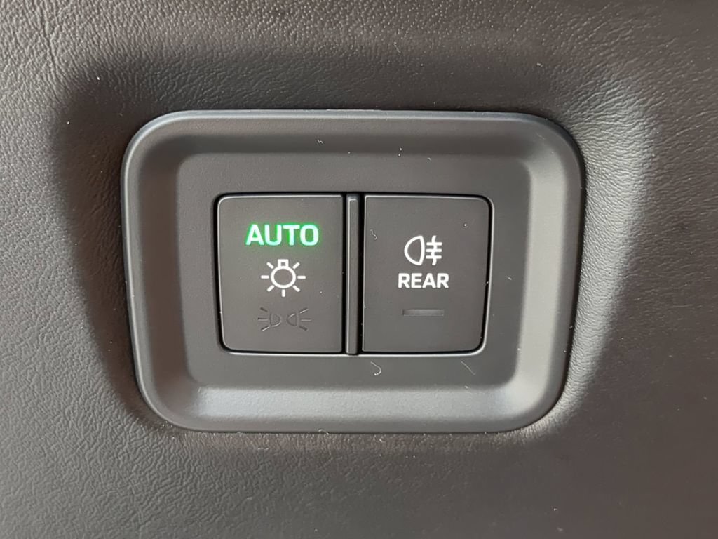 Used 2025 Porsche Cayenne GTS AWD/4WD image 27