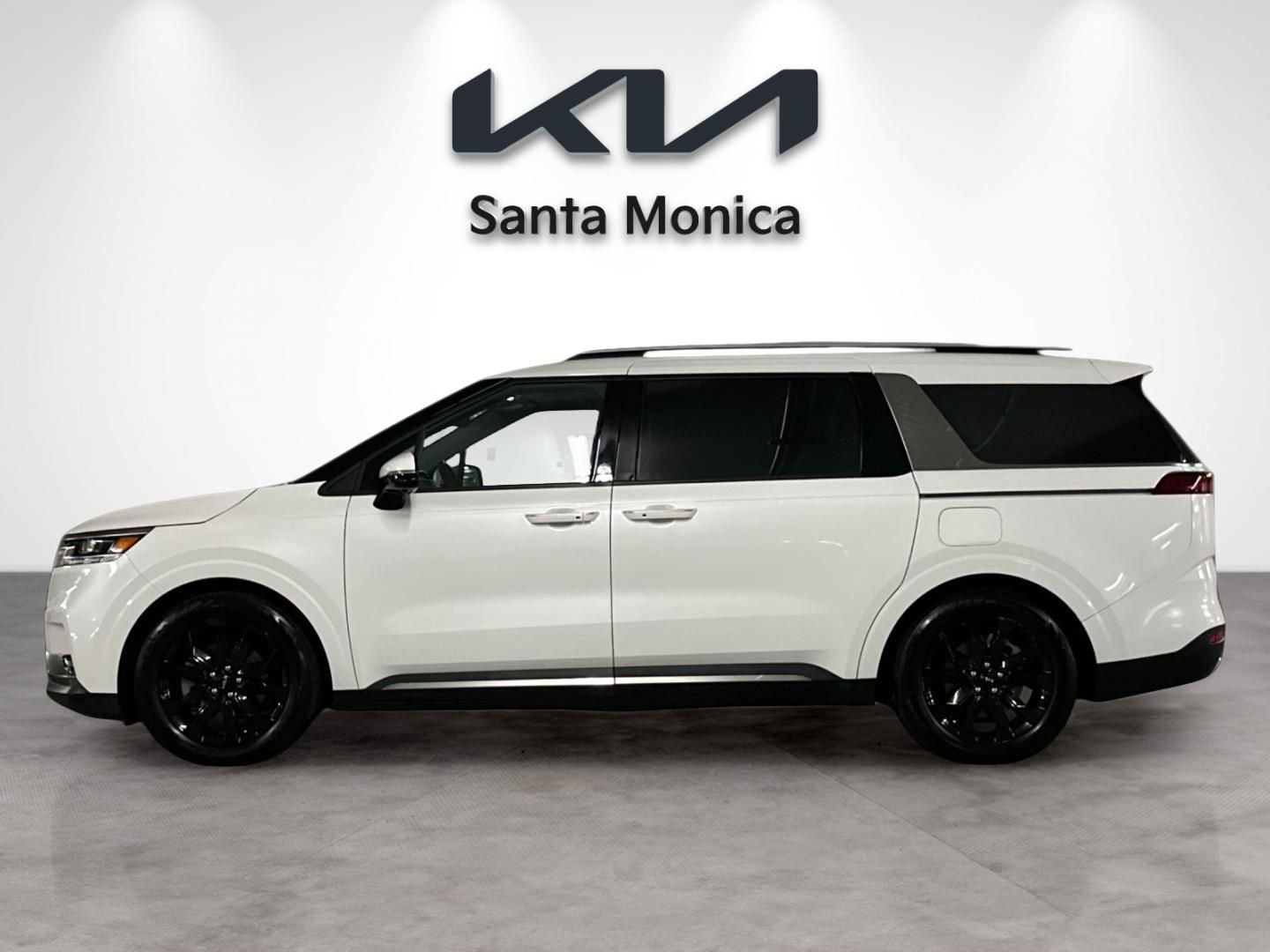 Used 2023 Kia Carnival SX Prestige FWD image 3