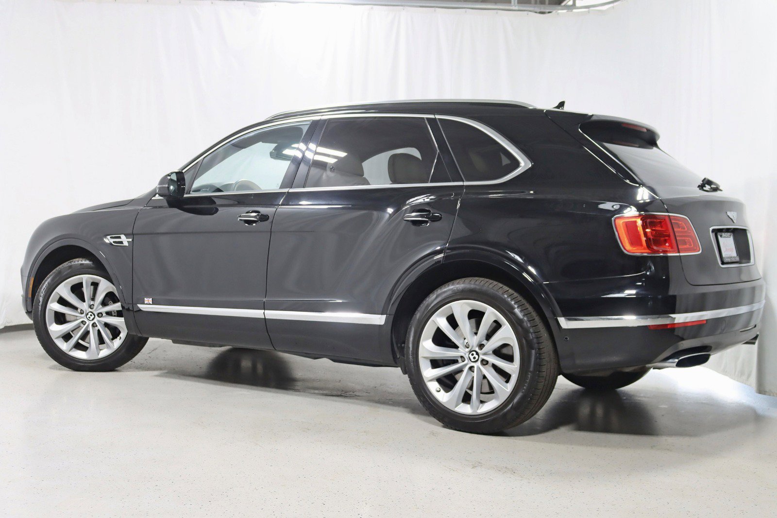 Used 2017 Bentley Bentayga image 10