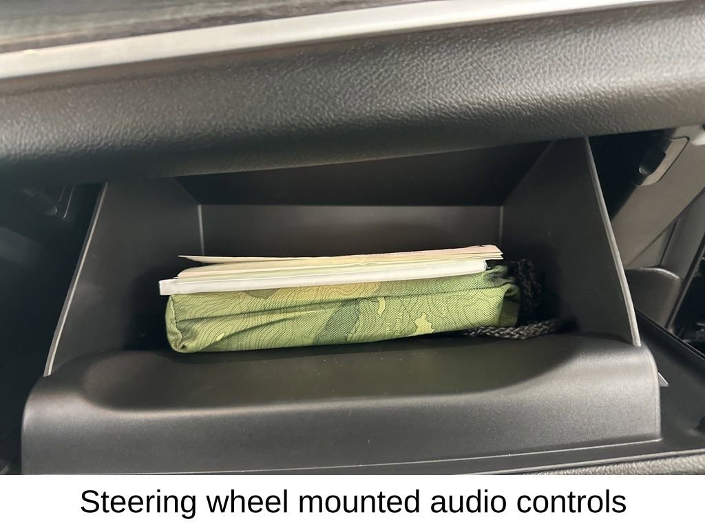 Used 2023 Jeep Grand Cherokee Limited w/ Black Appearance Package image 23